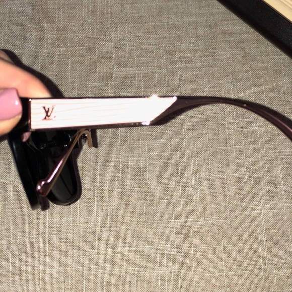 Louis Vuitton Sunglasses - Picture 4 of 7